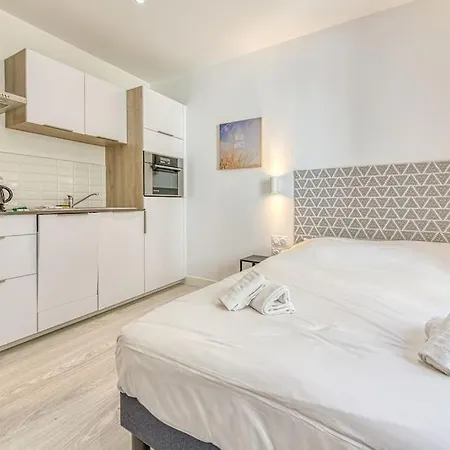 44 Foch 3 Apartment