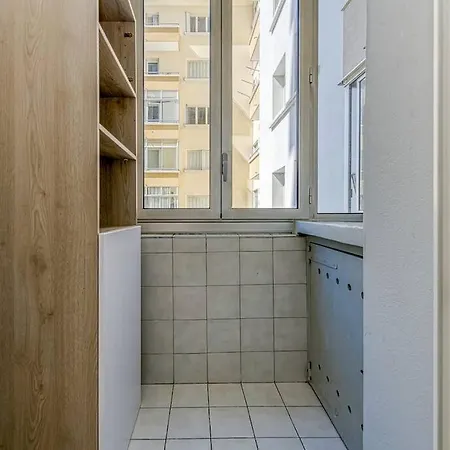 Apartment 44 Foch 3 *